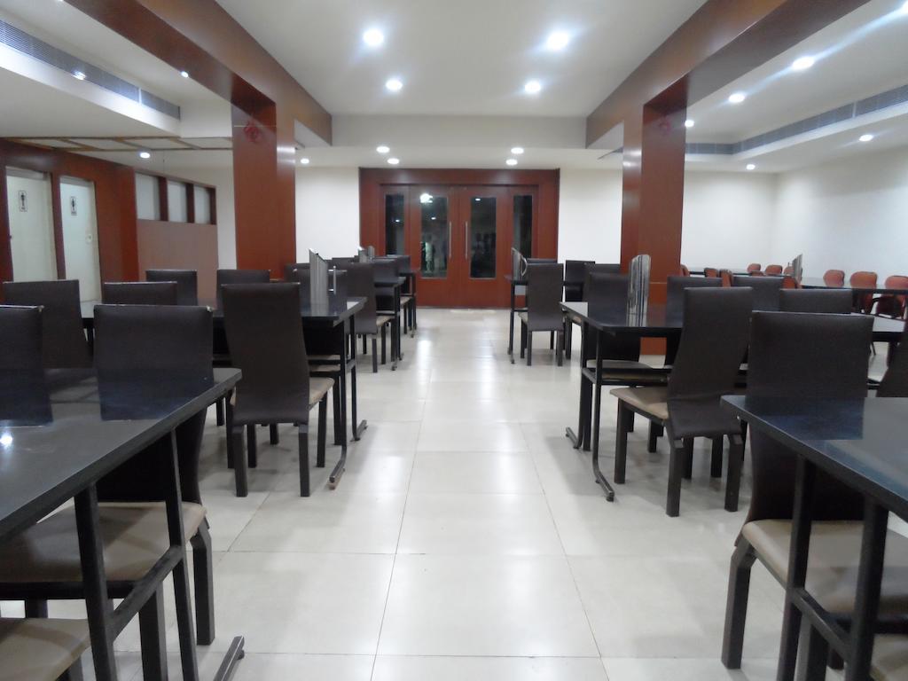Hotel Bhimas Paradise Τιρουπάτι Εξωτερικό φωτογραφία