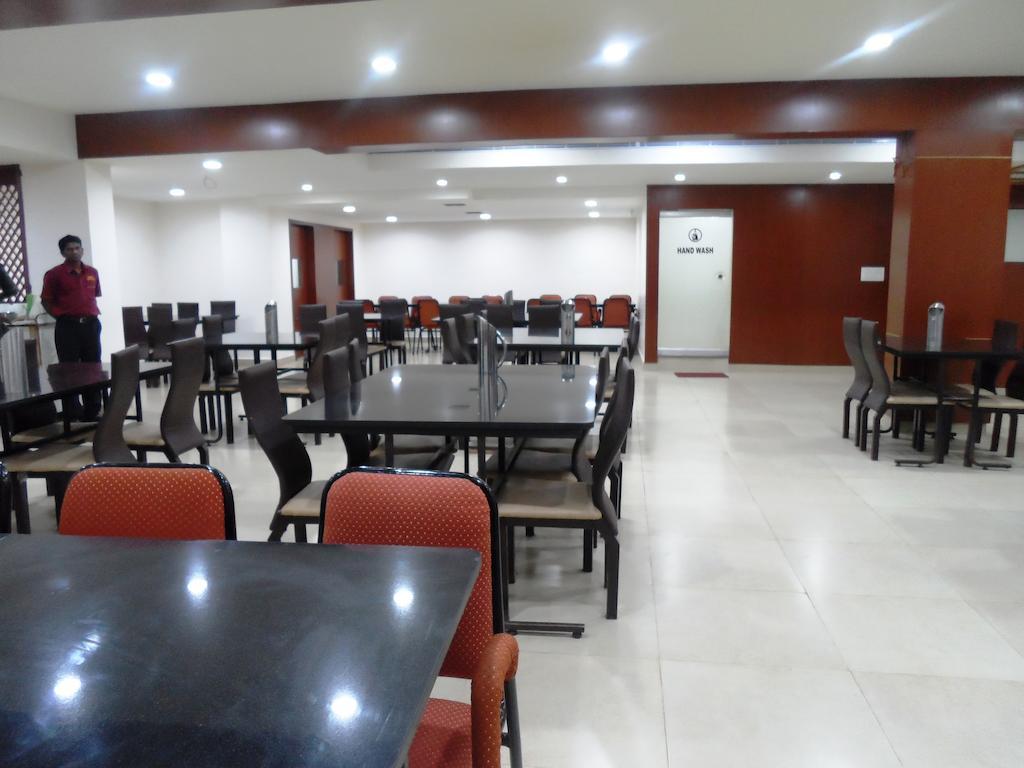 Hotel Bhimas Paradise Τιρουπάτι Εξωτερικό φωτογραφία