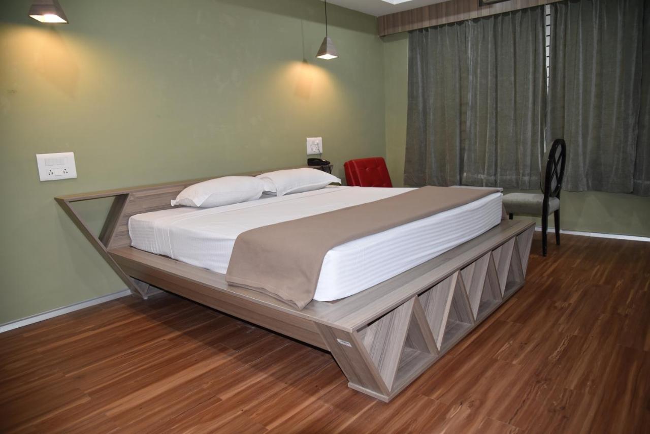 Hotel Bhimas Paradise Τιρουπάτι Εξωτερικό φωτογραφία